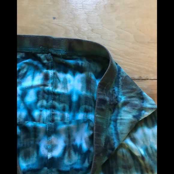 Blue Gecko: Tie Dye Leggings - Picture 3 of 6